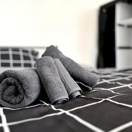 Aparments I Spaceous In Ber-reinickendorf, 1 Min. To Metro Station