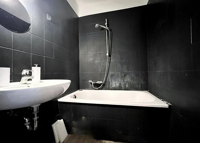 شقة Aparments I Spaceous In Ber-reinickendorf, 1 Min. To Metro Station