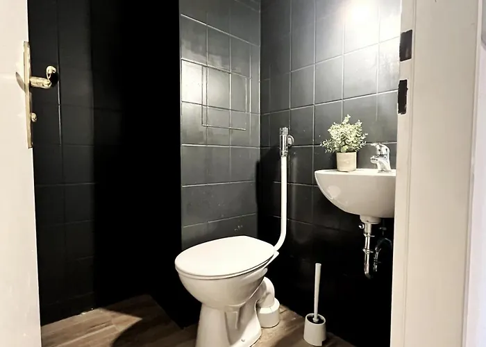 Aparments I Spaceous In Ber-reinickendorf, 1 Min. To Metro Station * برلين