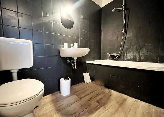 Aparments I Spaceous In Ber-reinickendorf, 1 Min. To Metro Station شقة *