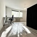 Apartament Aparments I Spaceous In Ber-reinickendorf, 1 Min. To Metro Station Berlin