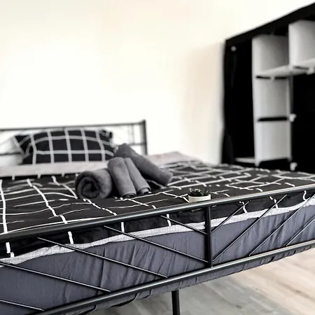 Aparments I Spaceous In Ber-reinickendorf, 1 Min. To Metro Station Apartman Berlin