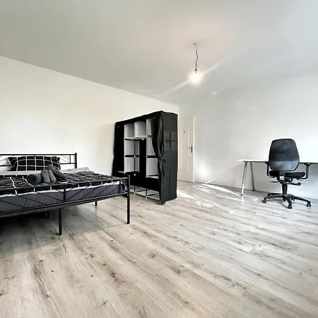 Aparments I Spaceous In Ber-reinickendorf, 1 Min. To Metro Station Apartman *