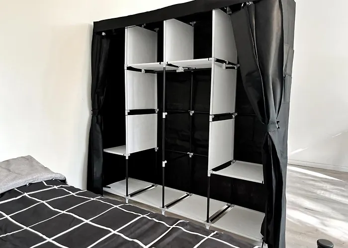 Aparments I Spaceous In Ber-reinickendorf, 1 Min. To Metro Station *