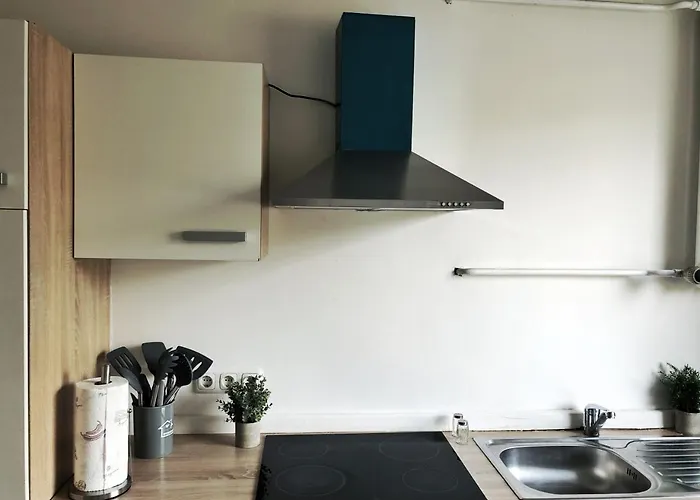 Aparments I Spaceous In Ber-reinickendorf, 1 Min. To Metro Station *