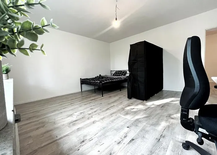 Aparments I Spaceous In Ber-reinickendorf, 1 Min. To Metro Station Apartamento