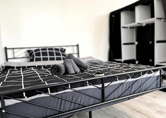 Aparments I Spaceous In Ber-reinickendorf, 1 Min. To Metro Station Apartamento Berlim